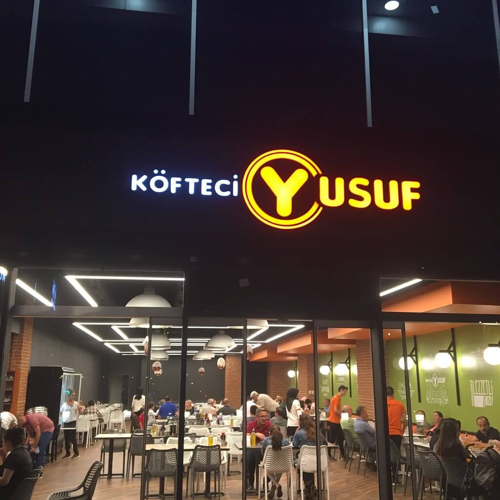 kofteci yusuf 1 - Köfteci Yusuf Bayilik Alma Şartları – Franchise Bedeli Ne Kadar? Köfteci Yusuf Bayiliği Nasıl Alınır? (2024)