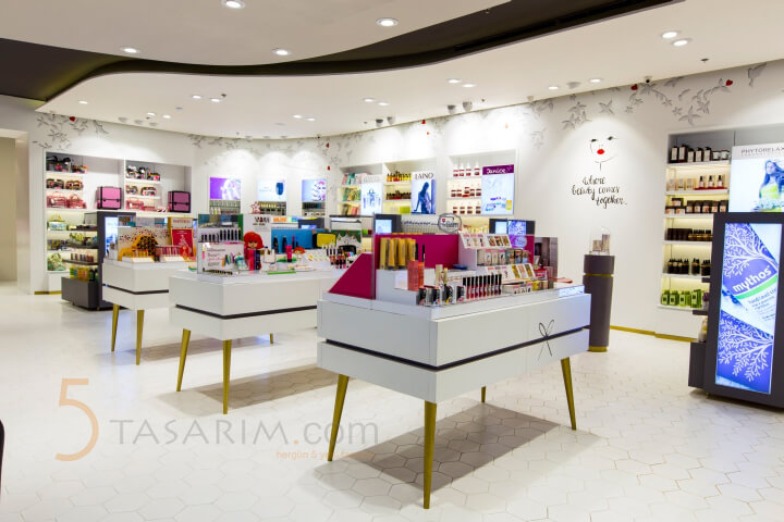 kozmetik mağazası orta standları 1 - Kozmetik Mağazası Açma Şartları Nelerdir? Nasıl Açılır? Maliyeti Ne Kadar? (2024)
