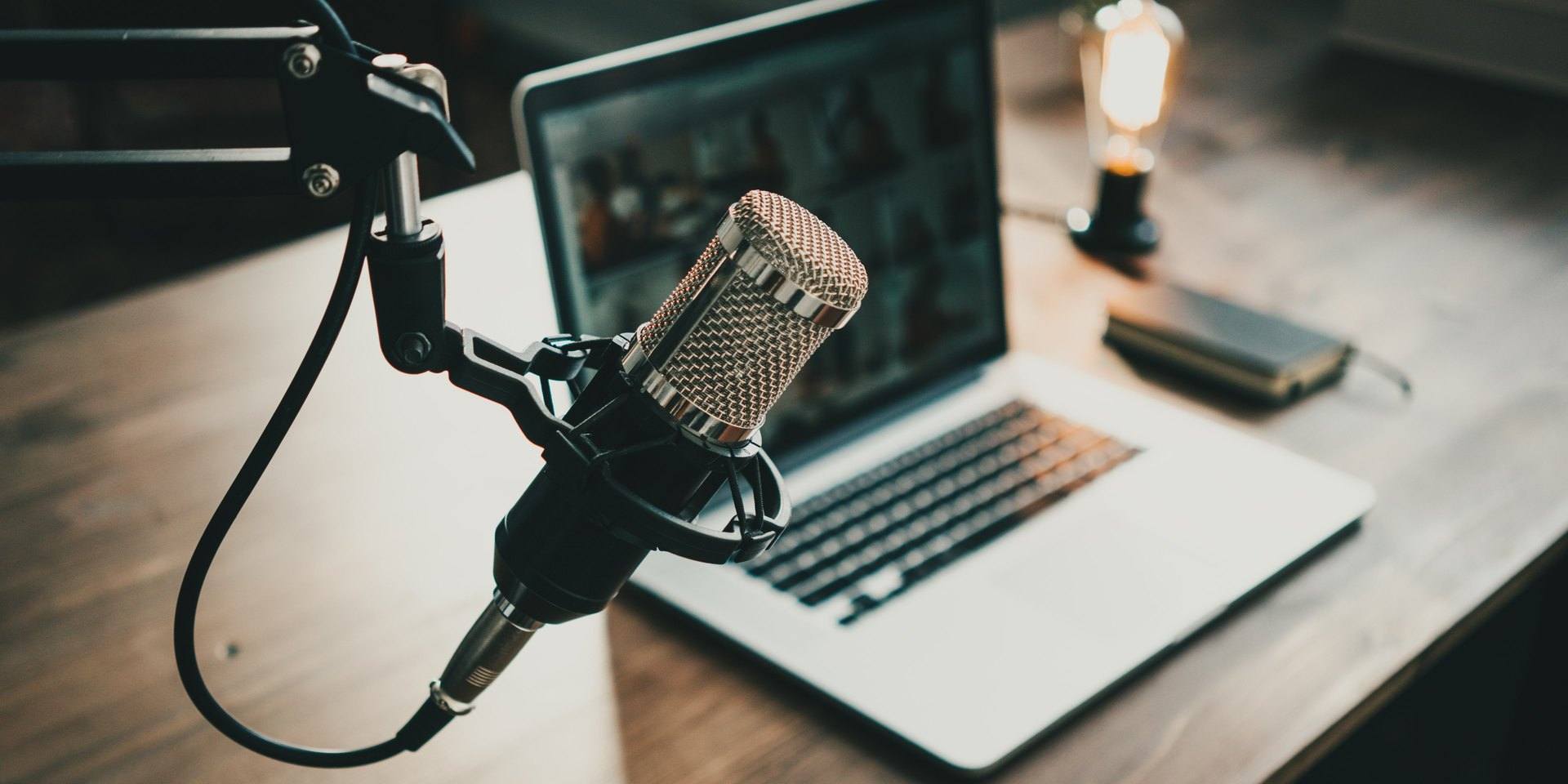 bg podcasts setup - Podcast ile Para Kazanmanın 10 Yolu